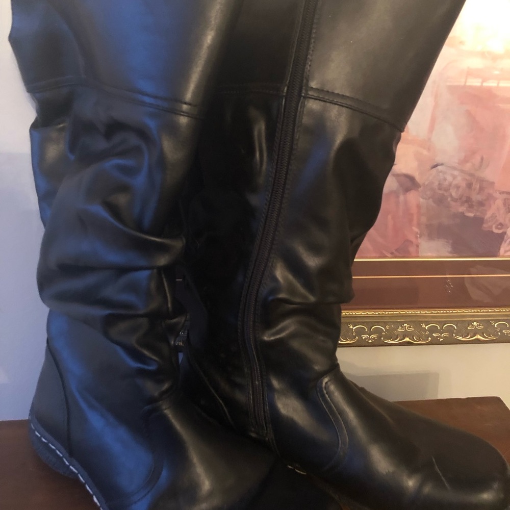 Boots - Picture 3 of 3